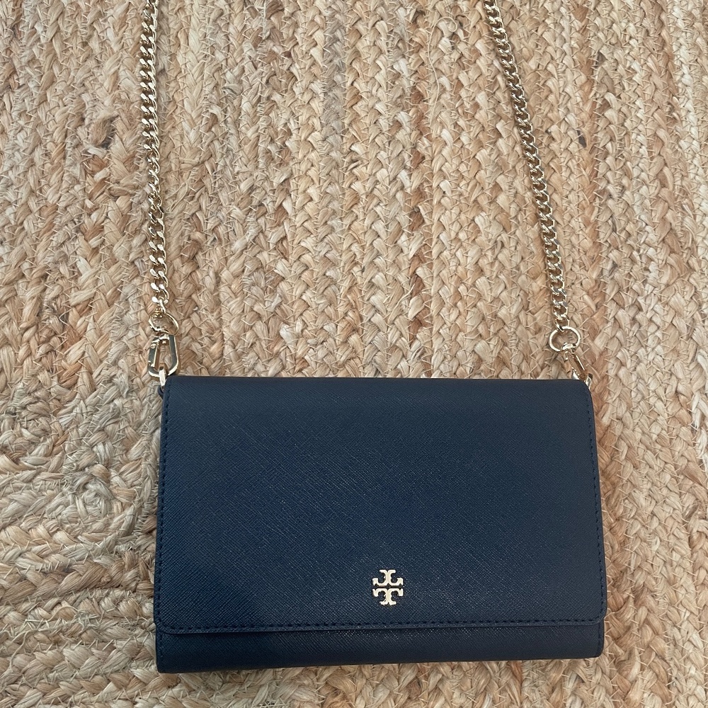 TORY BURCH *NWOT* Emerson Chain Wallet Crossbody Bag in Navy with gold hardware